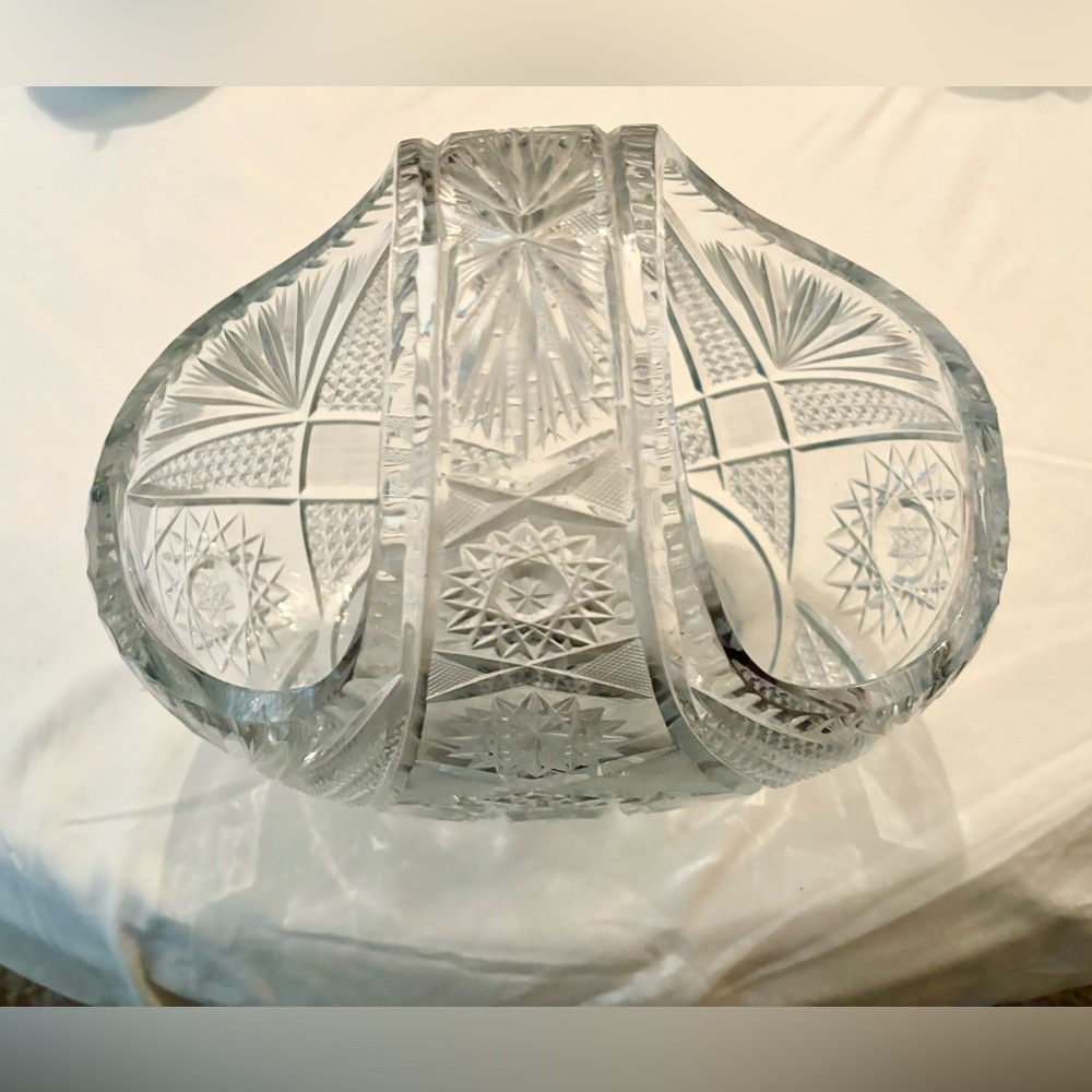 Elegant 24% Crystal Cut Glass Bowl